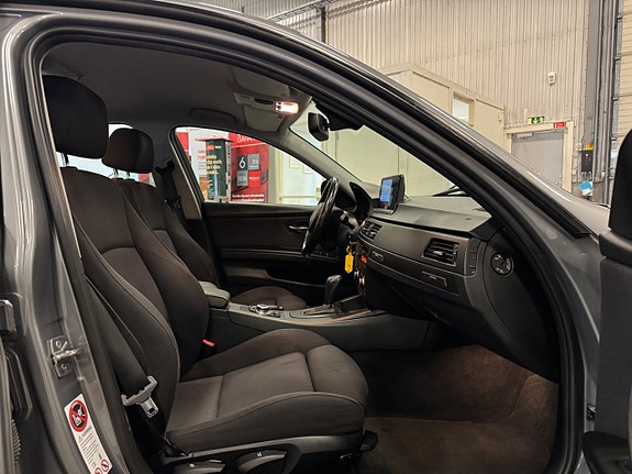 BMW 320 12 of 18