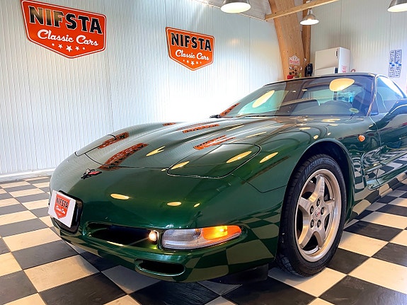 Chevrolet Corvette 3 of 5