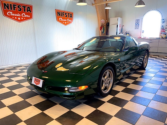 Chevrolet Corvette 2 of 5