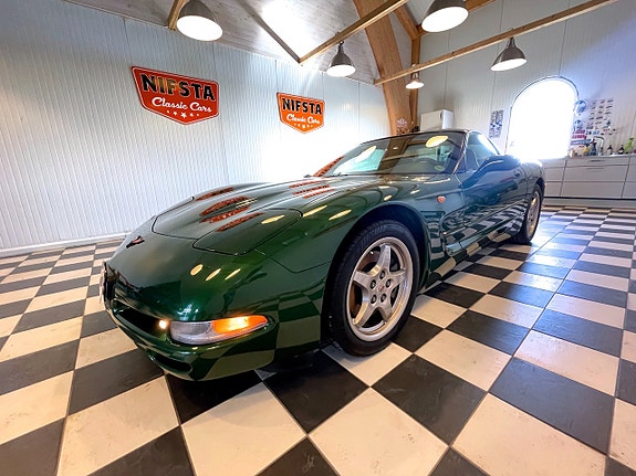 Chevrolet Corvette 4 of 5