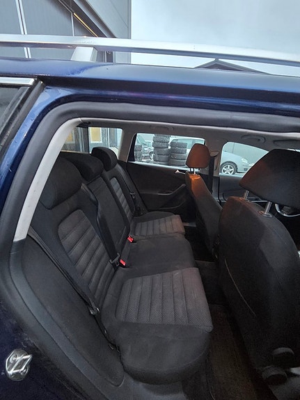 Volkswagen Passat 9 of 12