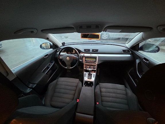 Volkswagen Passat 10 of 12