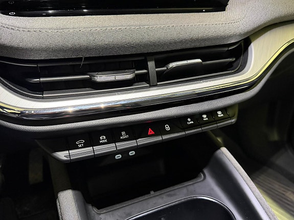 Skoda Enyaq 10 of 17