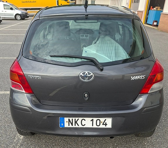Toyota Yaris 3 of 11