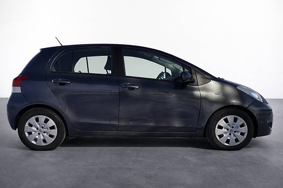 Toyota Yaris 2 of 5