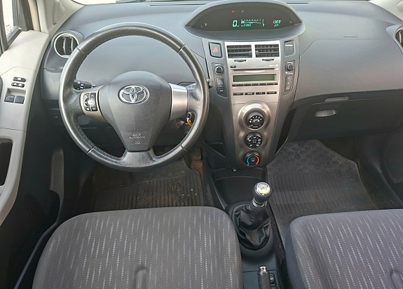 Toyota Yaris 10 of 11