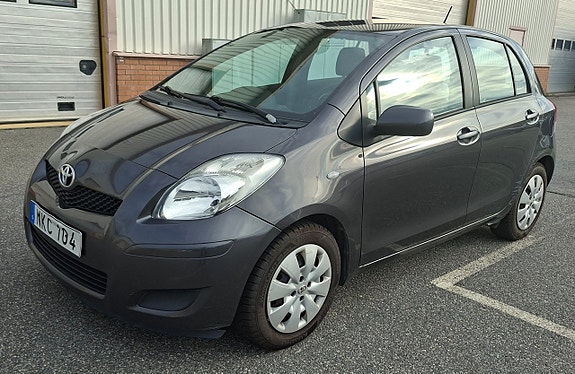 Toyota Yaris 8 of 11
