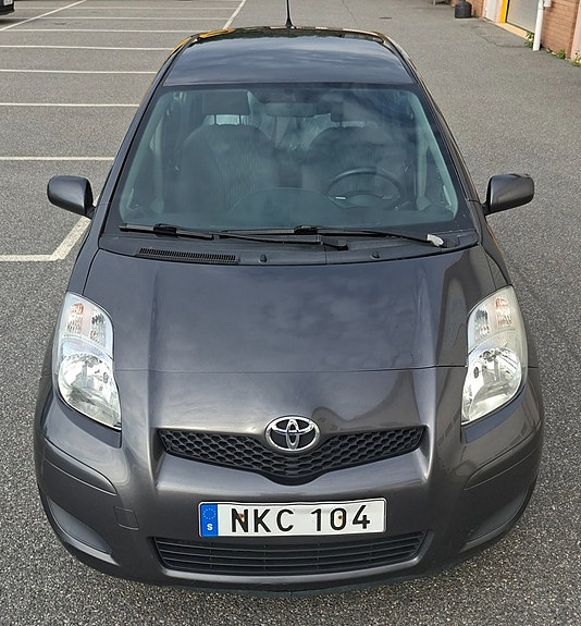 Toyota Yaris 7 of 11