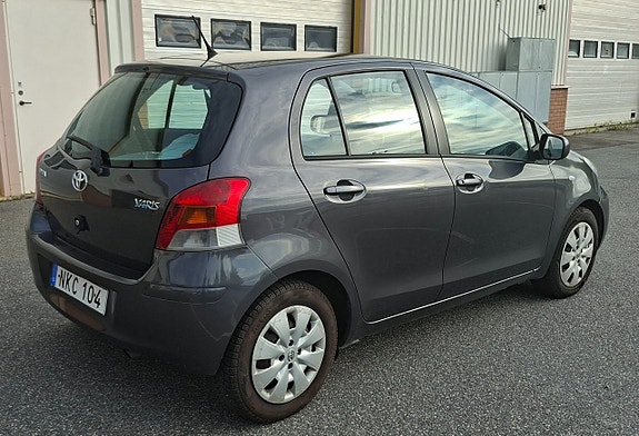 Toyota Yaris 4 of 11