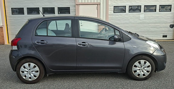 Toyota Yaris 5 of 11