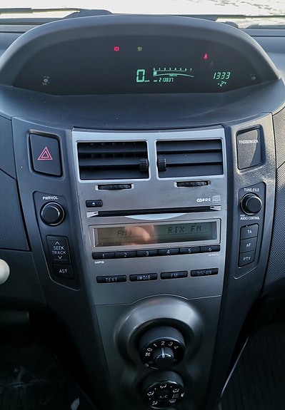Toyota Yaris 11 of 11