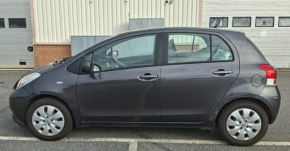 Toyota Yaris 9 of 11