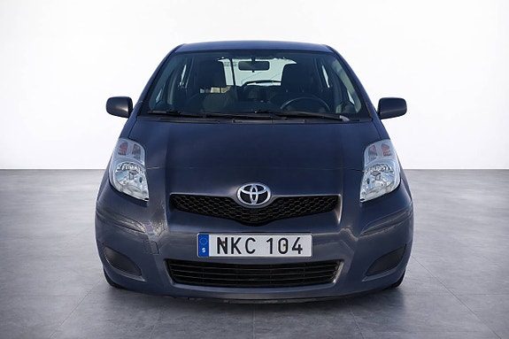 Toyota Yaris 3 of 5