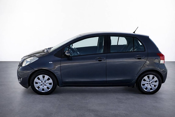 Toyota Yaris 5 of 5