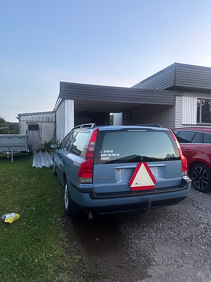 Volvo V70 4 of 5