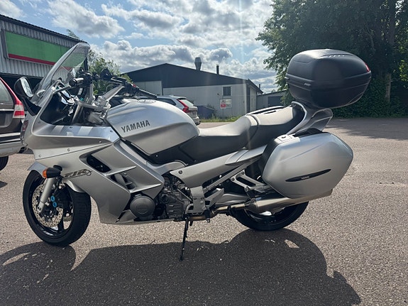 Yamaha FJR 1300 3 of 3