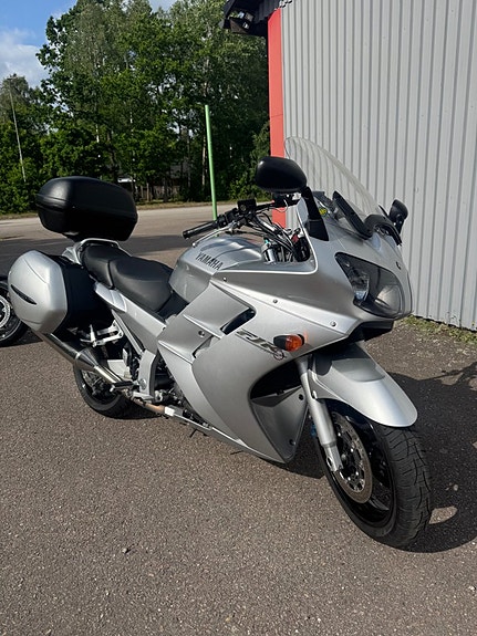 Yamaha FJR 1300 2 of 3