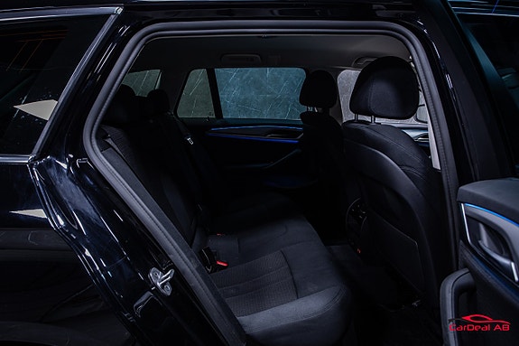 BMW 530e 16 of 29