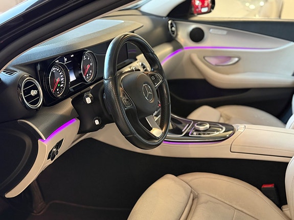 Mercedes-Benz E220 d 2 of 5