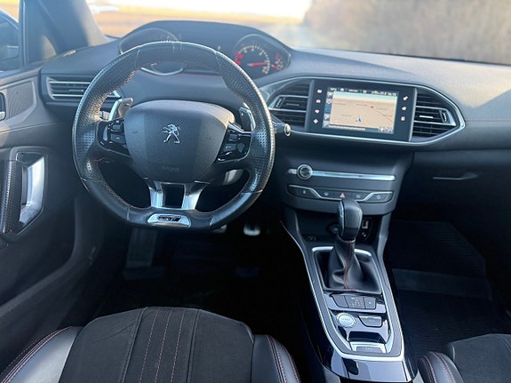 Peugeot 308 8 of 13