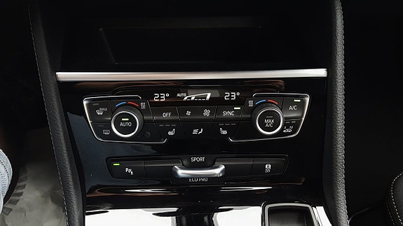 BMW 218d 19 of 23
