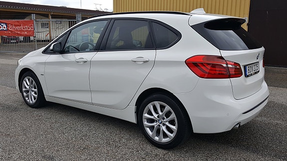 BMW 218d 7 of 23