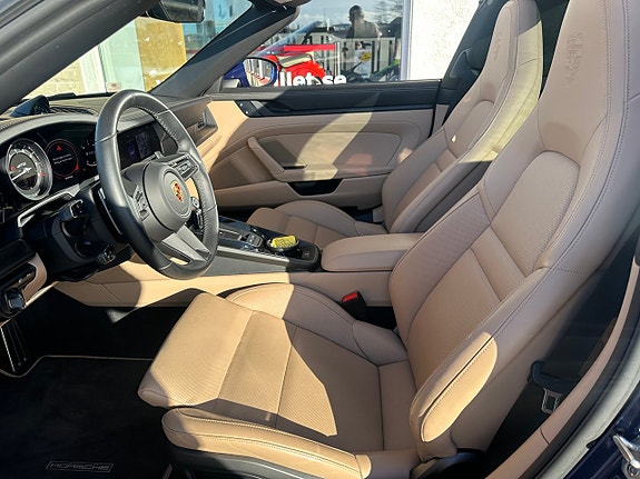 Porsche 911 Targa 4 GTS 16 of 29