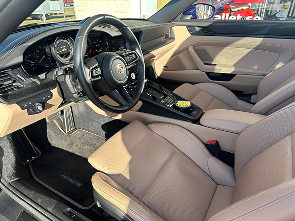 Porsche 911 Targa 4 GTS 4 of 5
