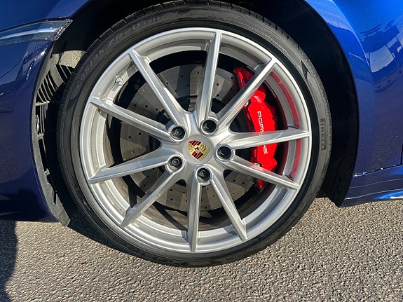 Porsche 911 Targa 4 GTS 25 of 29