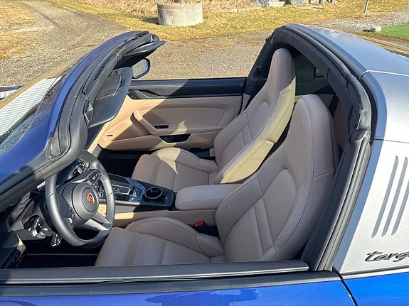 Porsche 911 Targa 4 GTS 9 of 29