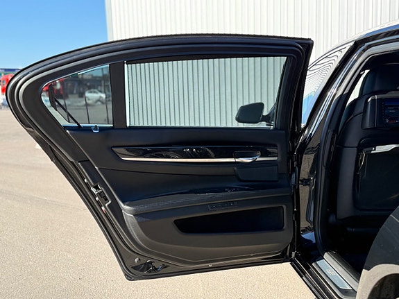 BMW 730 25 of 28
