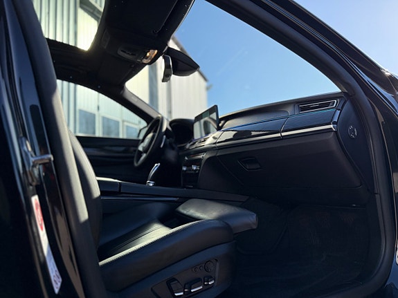 BMW 730 18 of 28