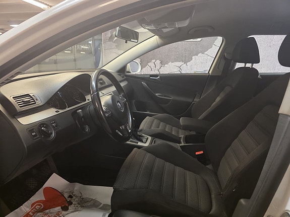 Volkswagen Passat 9 of 16