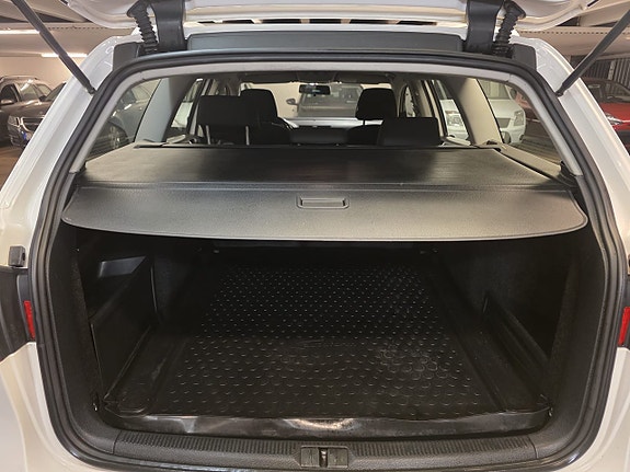 Volkswagen Passat 16 of 16