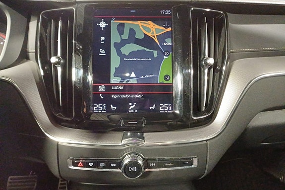 Volvo XC60 12 of 17