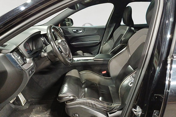 Volvo XC60 3 of 17