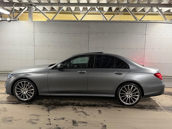 Mercedes-Benz E400 3 of 5
