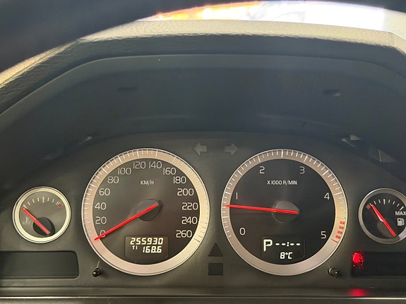 Volvo XC90 7 of 8