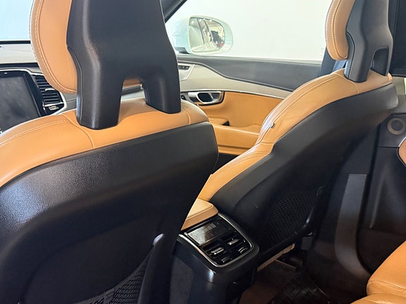 Volvo XC90 6 of 8