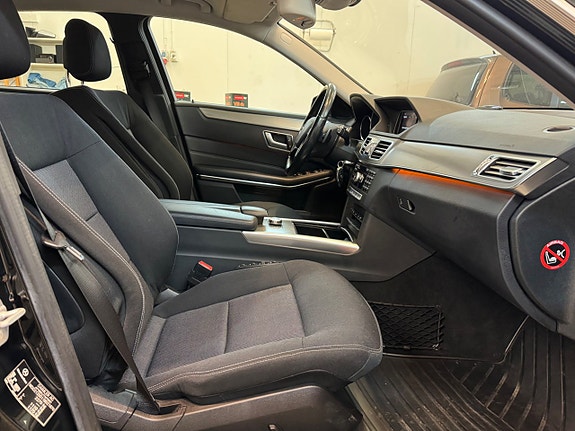 Mercedes-Benz E220 20 of 25