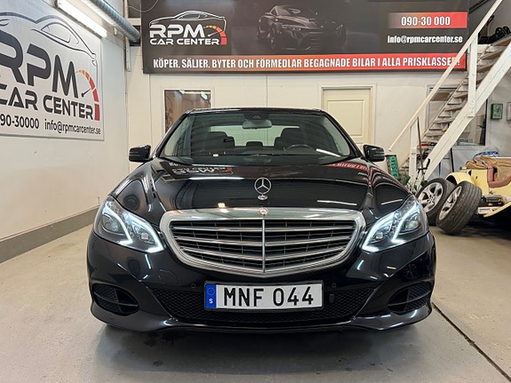 Mercedes-Benz E220 4 of 5