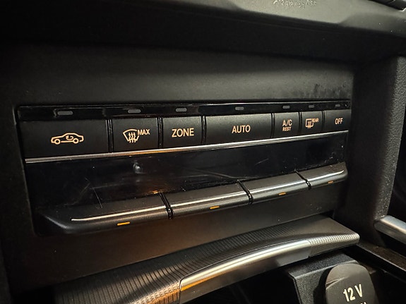 Mercedes-Benz E220 14 of 25