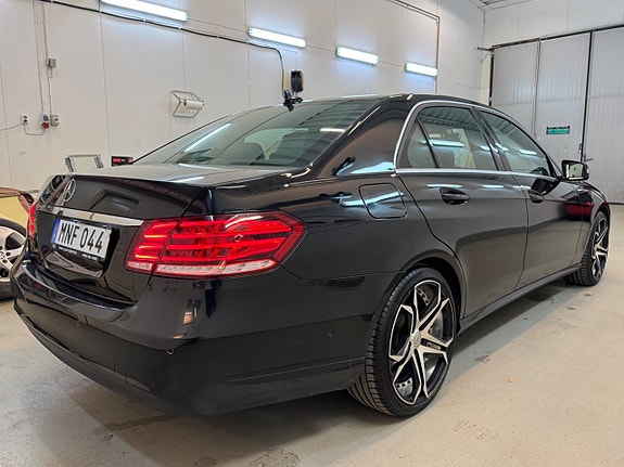 Mercedes-Benz E220 6 of 25
