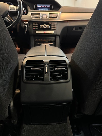 Mercedes-Benz E220 21 of 25