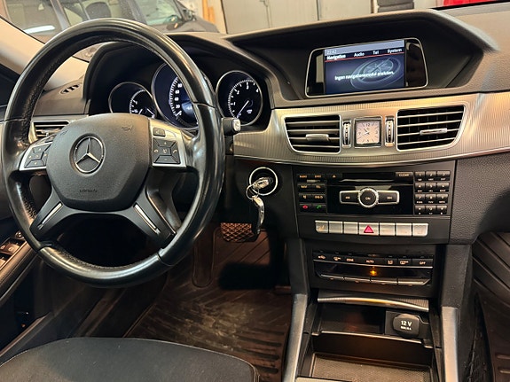 Mercedes-Benz E220 11 of 25