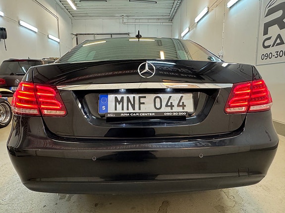 Mercedes-Benz E220 7 of 25