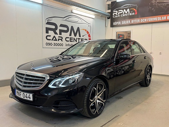 Mercedes-Benz E220 2 of 5