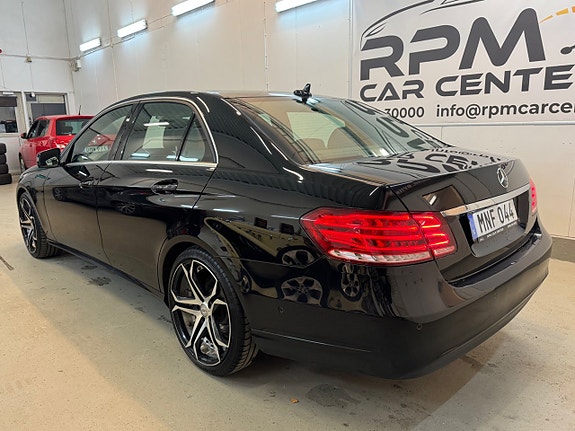 Mercedes-Benz E220 5 of 5