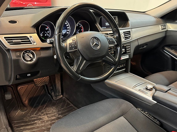 Mercedes-Benz E220 8 of 25