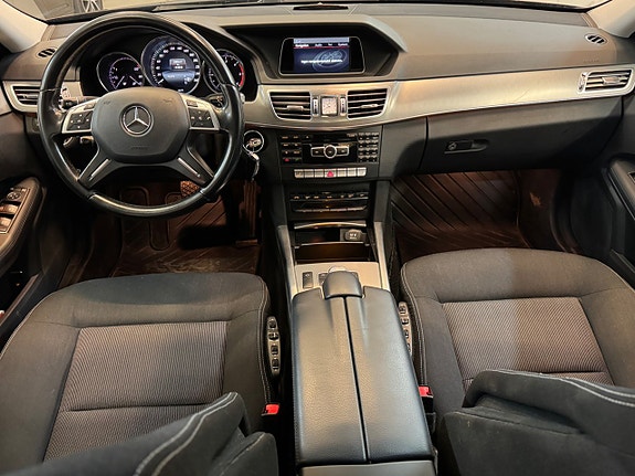 Mercedes-Benz E220 10 of 25